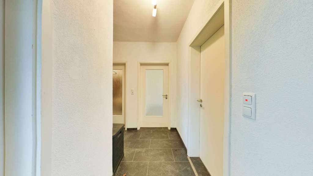 Immobilie in Petersberg - Vielseitige Doppelhaushälfte mit zwei Wohneinheiten, großem Grundstück in Petersberg OT Steinau - Bild 1