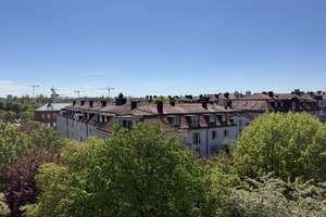 Über den Dächern von Neuhausen: 3 Zimmer, Traumblick & unschlagbar niedriges Wohngeld – Volkartstraße 63, 80634 Dom Pedro, München – Vorschaubild 2