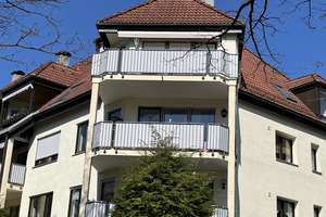 Ruhige sonnige 2 Zi DG-Wohnung mit großem Balkon und EBK in Augsburg Univiertel – Prof.-Messerschmitt-Str. 33c, 86159 Universitätsviertel, Augsburg – Vorschaubild 1