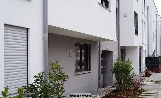 Einfamilien-Reihenendhaus mit Lage zu einem nahegelegenen Waldgebiet
