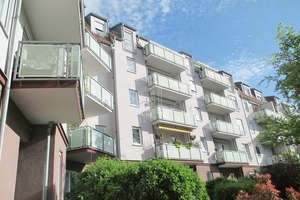 KOMFORTABEL, HELL UND GROSSZÜGIG - MIT SONNIGEM BALKON UND LIFT! – Die vollständige Adresse der Immobilie erhältst du vom Anbieter., 1139 Mickten, Dresden – Vorschaubild 2
