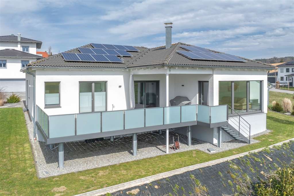 Immobilie in Haarbach - Exklusiver Bungalow mitten im Golf- & Thermenland - Bild 1