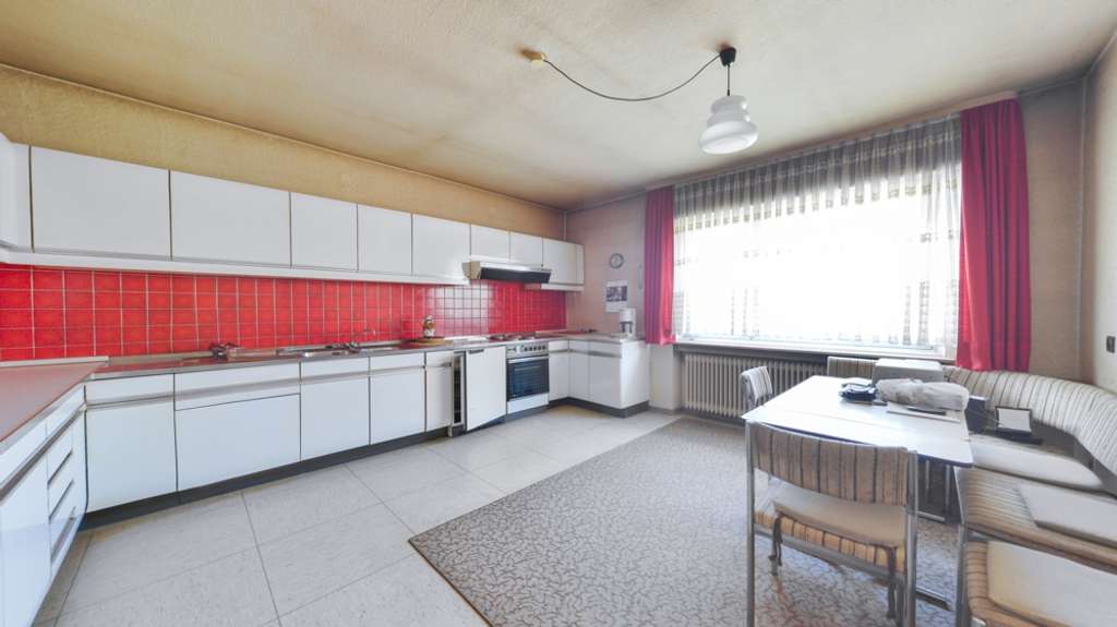 Immobilie in Eßweiler - Großzügiges Ein- bis Zweifamilienhaus mit Garten, XXL-Garage und Ausbaureserve - Bild 3