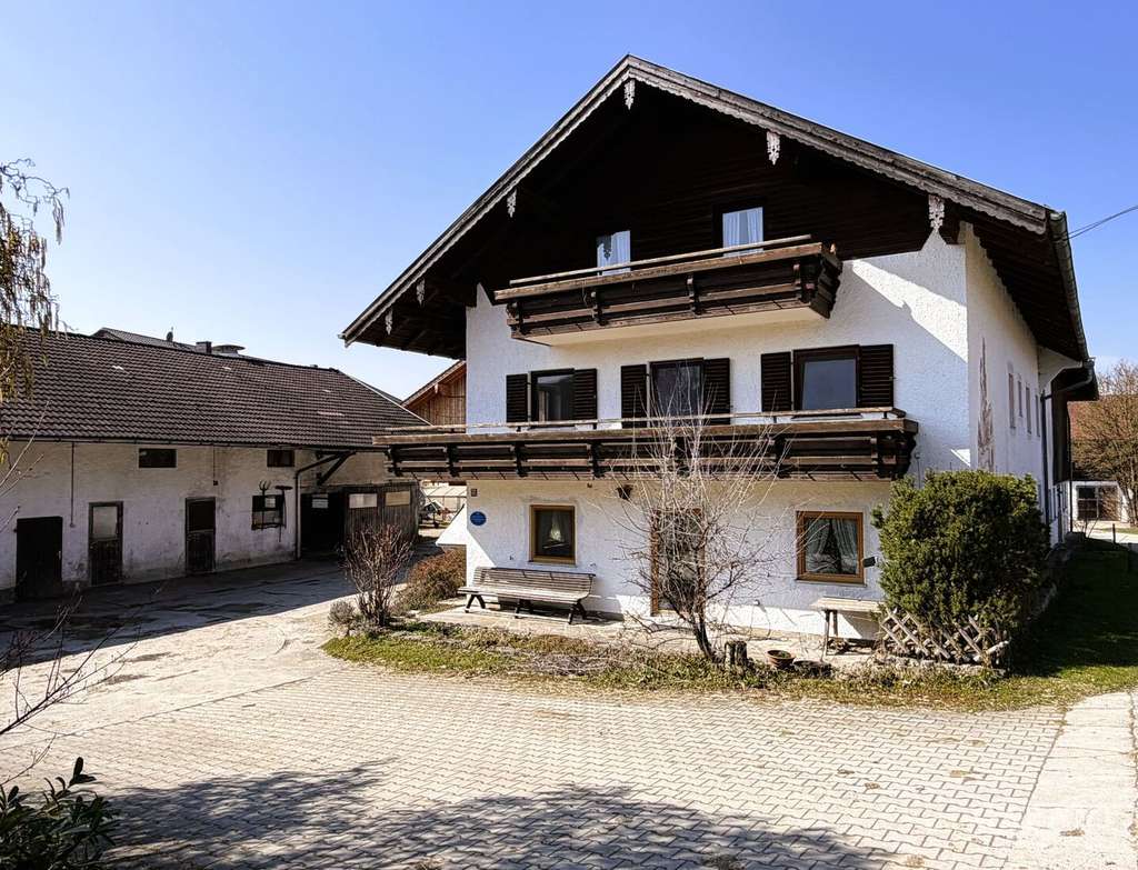 Immobilie in Obing - Historischer Bauernhof mit großem Grundstück und vielseitigem Nutzungspotenzial in Großbergham - Bild 0