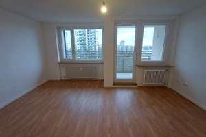 Helle 3-Zimmer-Wohnung mit Balkon in Feldmoching