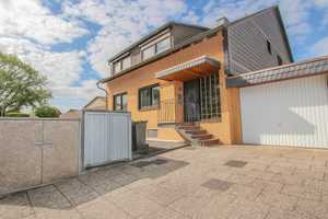 Attraktives Dreifamilienhaus in ruhiger Lage von Kleinenbroich – Neuss (Rhein-Kreis) – Vorschaubild 2