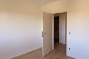 **FRISCH RENOVIERT** Helle 4-Zimmer-Wohnung mit BALKON in Solingen – Jaspersstraße 9, 42719 Wald, Solingen – Vorschaubild 6