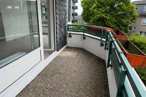 Hochwertig sanierte 4-Zimmer-Wohnung | 107 m² | 2 Balkone | TG-Stellplatz | 2 Jahre befristet – Daniel-Schürmann-Straße 35, 42853 Mitte, Remscheid – Vorschaubild 3
