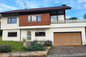 Erstbezug nach Sanierung mit Terrasse, EBK, Stellplatz:  ruhige 2,5-Zi.-EG-Wohn.; Provisionsfrei!