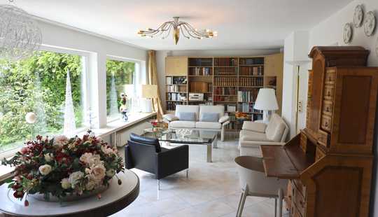 Bild von Haus zum Wohlfühlen mit einem Traumgarten und einer Garage