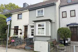 Vermietetes Reihenmittelhaus mit modernisiertem Wohnkomfort nahe Walle – Die vollständige Adresse der Immobilie erhältst du vom Anbieter., 28237 Lindenhof, Bremen – Vorschaubild 1