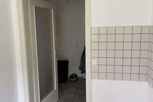 Moderne 3-Zimmer-Wohnung mit Balkon – Ideal für kleine Familien, Paare oder WG – Halfengasse 7, 50735 Köln – Vorschaubild 3