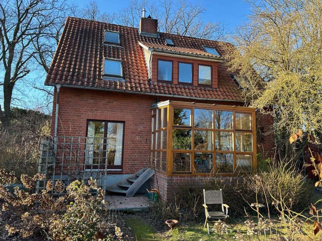 Immobilie in Bienenbüttel - Modernisiertes Einfamilienhaus mit großem Grundstück am Feldrand! - Bild 1