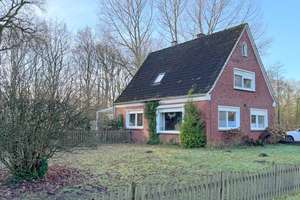 Freistehendes Einfamilienhaus in Westoverledingen in von Natur umgebener Lage. – Die vollständige Adresse der Immobilie erhältst du vom Anbieter., 26810 Westoverledingen – Vorschaubild 1