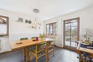Wohlfühloase mit Gartenidylle: Modernisiertes Haus mit Einliegerwohnung, Doppelgarage und PV-Anlage – Die vollständige Adresse der Immobilie erhältst du vom Anbieter., 84137 Vilsbiburg – Vorschaubild 6
