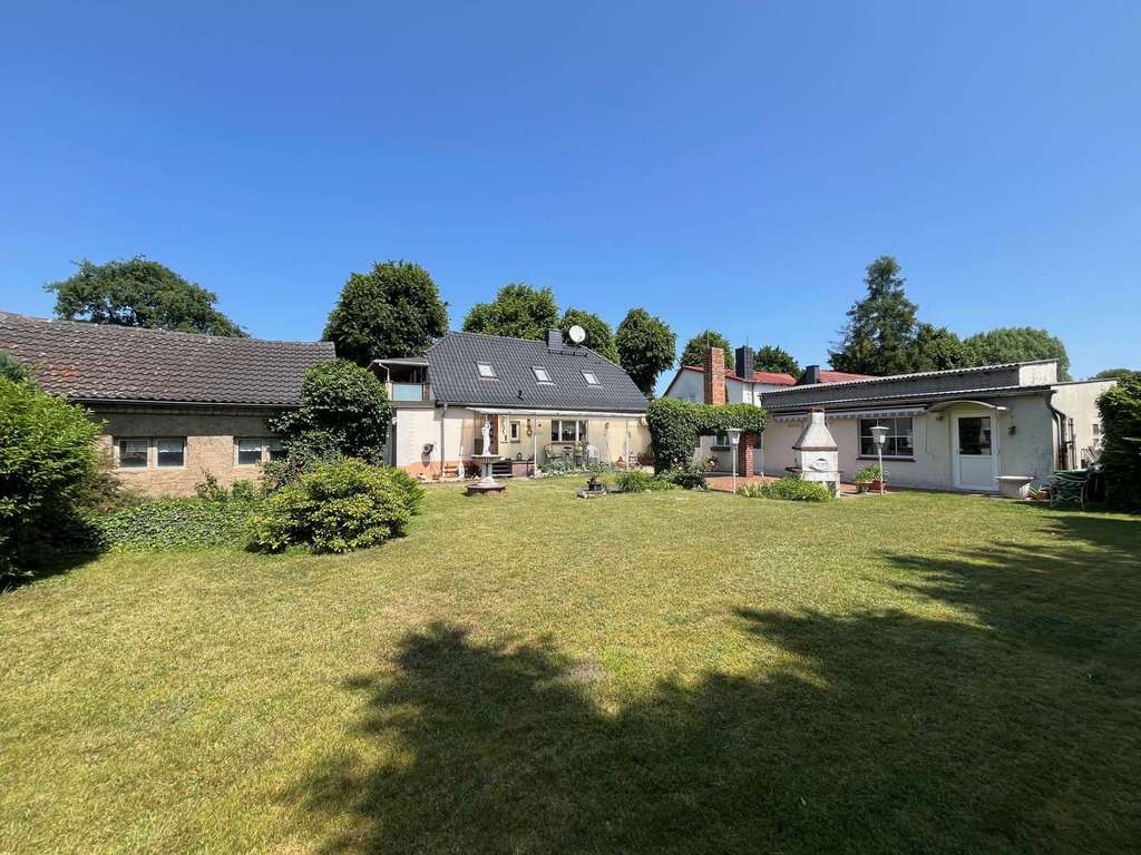 Immobilie in Massen-Niederlausitz - Charmantes EFH mit Nebengebäude, großzügigem Grundstück und Garage – Ihr neues Zuhause wartet! - Bild 1