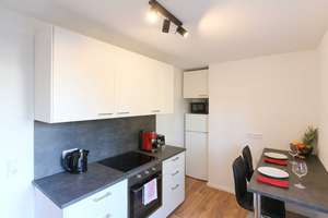 Stilvoll möblierte 3-Zimmer-Wohnung mit großem Balkon in Bergen-Enkheim – 60388 Bergen-Enkheim, Frankfurt am Main – Vorschaubild 7