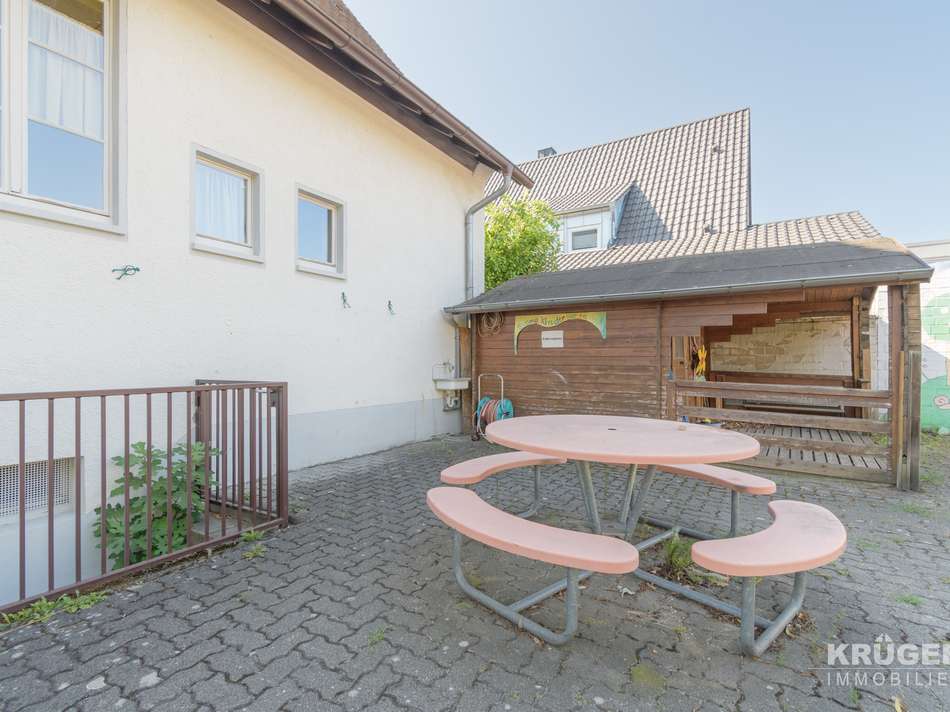 Rückfassade mit Kellerabgang