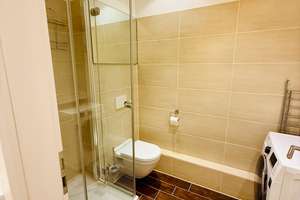 Möblierte 2-Zimmer-Wohnung mit Balkon in Berlin-Friedrichshain – Gürtelstraße 28B, 10247 Friedrichshain, Berlin – Vorschaubild 3