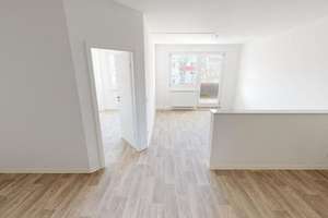 Lichterhellte 4-Raum-Wohnung mit Balkon