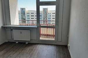 Gamigstraße 22 - helle 3 ZKB Wohnung im 10.OG -WBS- zu vermieten – Die vollständige Adresse der Immobilie erhältst du vom Anbieter., 1239 Prohlis-Nord, Dresden – Vorschaubild 2