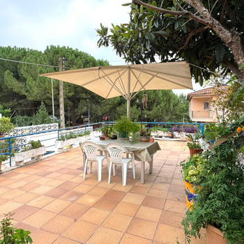 Einzigartiges Einfamilienhaus in Sant Julià de Ramis, sehr gut gelegen mit Aussicht.