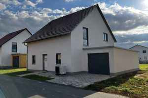Bezugsfertiges EFH: Energie sparen mit PV-Anlage & Wärmepumpe für nachhaltiges Wohnen & 128 m² Wfl. – Leipzig (Kreis) – Vorschaubild 1