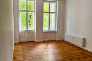 Altbau in Prenzlauer Berg | PROVISIONSFREI | 2 Zimmer, Balkon,  nähe Bötzowkiez & bezugsfrei – John-Schehr-Str. 2, 10407 Prenzlauer Berg, Berlin – Vorschaubild 2