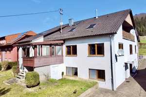 Großzügiges Wohnhaus mit 3 Wohneinheiten in sonniger Lage – Zollernalbkreis – Vorschaubild 1