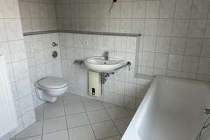 Helle und ruhige 2,5 Zimmer (78 m²) Wohnung in DU-Untermeiderich – Spichernstraße 28, 47137 Untermeiderich, Duisburg – Vorschaubild 2