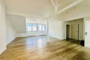 Schöne offene 2 Zimmerwohnung mit Dachterrasse  gegenüber vom Andreasquatier zu vermieten.