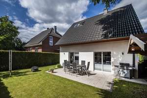 Provisionsfrei! - Von Privat: Helles Einfamilienhaus freistehend in zweiter Reihe – Die vollständige Adresse der Immobilie erhältst du vom Anbieter., 22399 Poppenbüttel, Hamburg – Vorschaubild 3