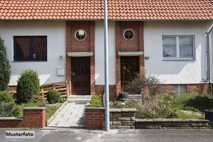 Charmante Doppelhaushälfte mit Dachterrasse und Garage