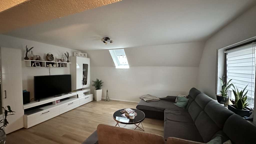 Immobilie in Sersheim - Provisionsfreie Modernisierte 4,5 Zimmer Wohnung ca.112m² mit Balkon Garage + Stellplatz in Sersheim - Bild 0