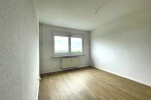 Gepflegte 4-R-Wohnung mit sonnigem Südbalkon  – Die vollständige Adresse der Immobilie erhältst du vom Anbieter., 9122 Morgenleite, Chemnitz – Vorschaubild 2