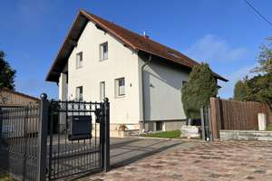 Kernsaniertes Einfamilienhaus mit hochwertiger Ausstattung & großem Carport in Toplage zw. EF u. GTH – Neudietendorfer straße 1, 99869 Grabsleben – Vorschaubild 1