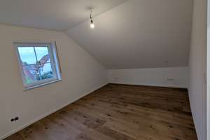 Attraktive, frisch sanierte 2-Zimmer-Dachgeschosswohnung mit Balkon, Garage und Einbauküche – Seligenstäder Str. 21, 63322 Rödermark – Vorschaubild 8