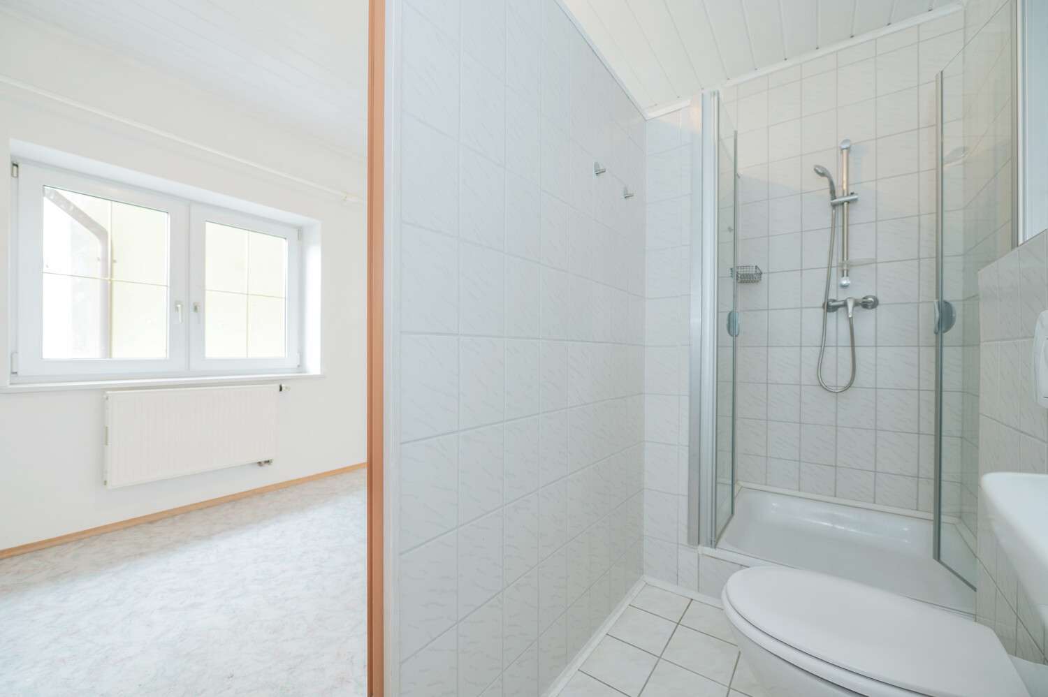 Immobilie in Pfarrkirchen - Großzügige Doppelhaushälfte mit Ausbaupotential und Werkstatt - Bild 3