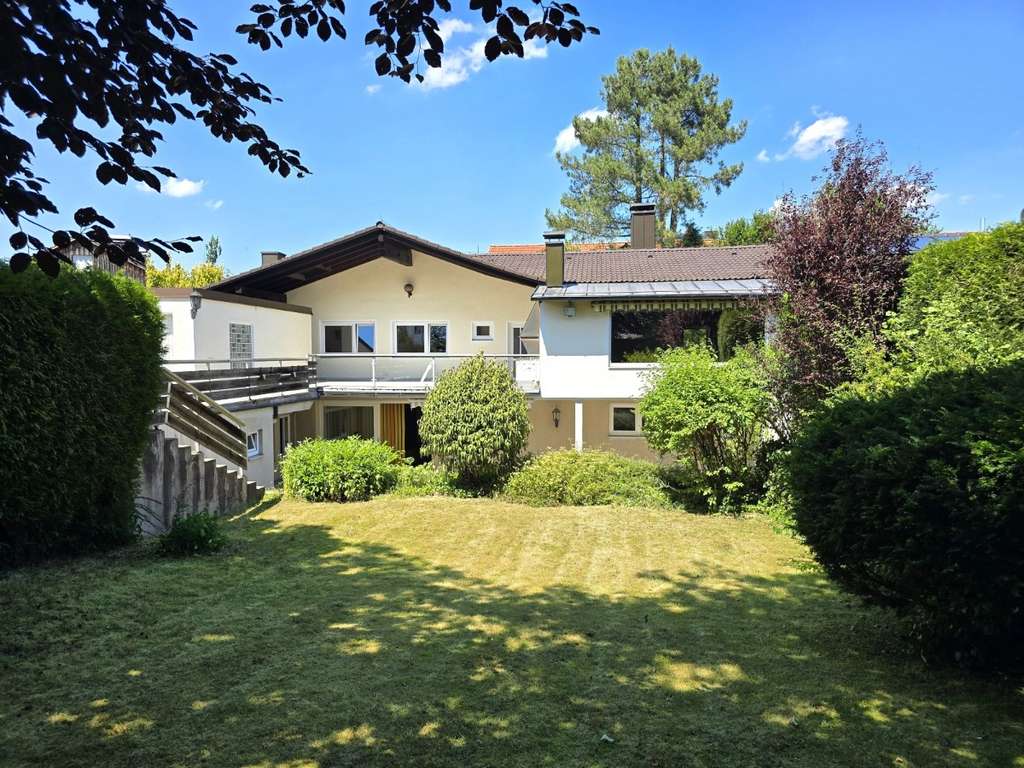 Immobilie in Brunnthal - Großzügiges Anwesen inkl. Einliegerwohnung und Baureserve in Brunnthal - Bild 1