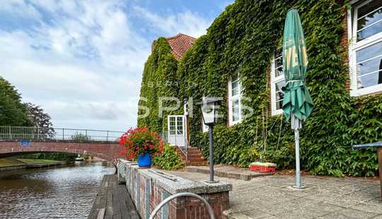 Bild von Gaststätte mit Saal und Zimmervermietung in direkter Wasserlage am "Knockster Tief" Nähe Emden