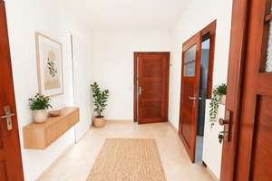 Traumhafte Villa mit privatem Pool, wunderschönem Garten und sonnigem Eckgrundstück Dresden-Weixdorf – Die vollständige Adresse der Immobilie erhältst du vom Anbieter., 1108 Weixdorf, Dresden – Vorschaubild 2