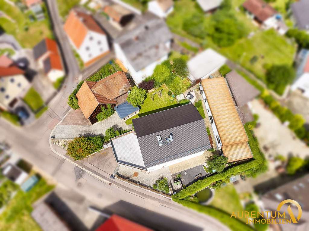 Immobilie in Schwandorf - Großzügiges Immobilienensemble in Schwandorf – Wohnen, Vermieten & Arbeiten auf einem Grundstück - Bild 2