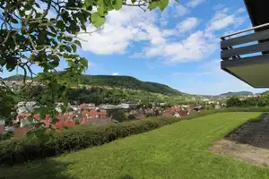 Großes gepflegtes Wohnhaus in bester Wohnlage zu vermieten! – Zollernalbkreis – Vorschaubild 2