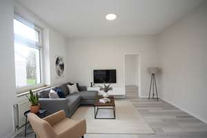 Renovierte 2-Zimmer mit Einbauküche und Stellplatz