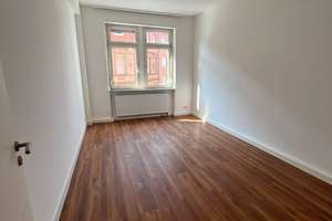 Kernsanierter Altbauflair mit hohen Decken und großzügigem Balkon in Mannheim Neckarau – Fischerstraße 6, 68199 Neckarau, Mannheim – Vorschaubild 2