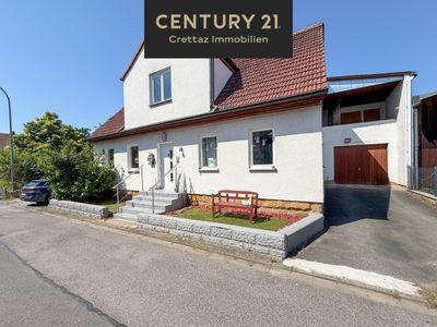 Wohnen, vermieten oder beides – vielseitiges Haus mit 3 Wohnungen, Garten und Garage