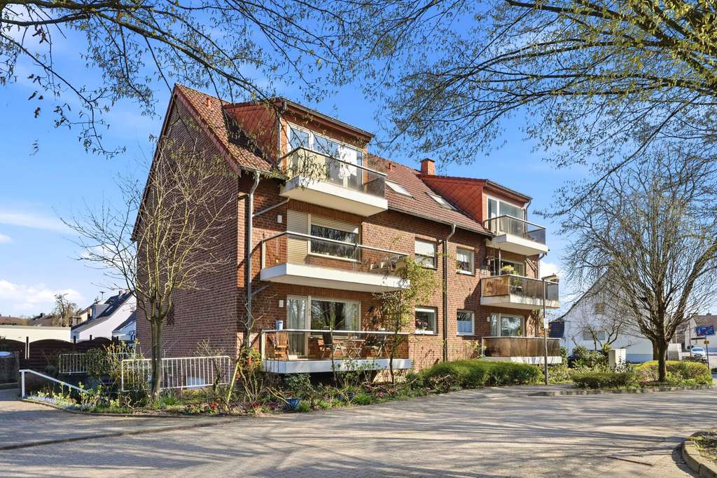 Immobilie in Bedburg - Renditeobjekt; vermietetes 7-Familienhaus in guter Wohnlage; incl. PKW-Stellplätzen - Bild 0