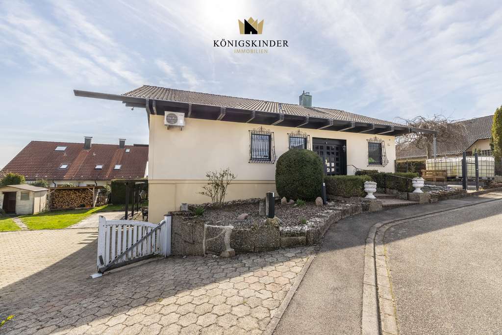 Immobilie in Tiefenbronn - Modernes Landhaus mit Einliegerwohnung, hochwertiger Ausstattung und Traumgarten! - Bild 2