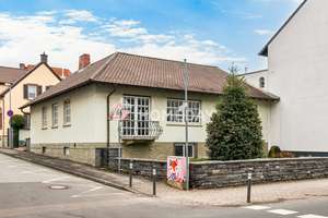 Charmantes EFH mit Terrasse, Stellplatz und ausgebautem Keller in zentraler Lage von Nieder-Olm – Die vollständige Adresse der Immobilie erhältst du vom Anbieter., 55268 Nieder-Olm – Vorschaubild 2