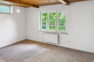 Bezugsfreies, renovierungsbedürftiges Zweifamilienhaus in gehobener Wohnlage auf großem Grundstück – Die vollständige Adresse der Immobilie erhältst du vom Anbieter., 80935 Lerchenau-Ost, München – Vorschaubild 8